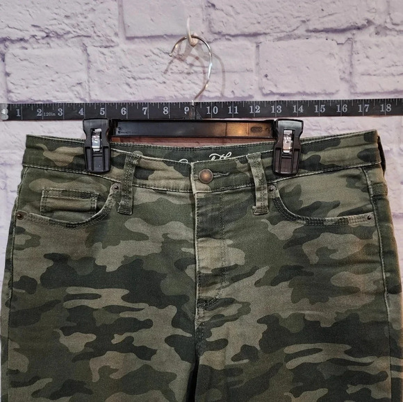 Universal Thread Camo Pants Sz 6/28 - Picture 3 of 5